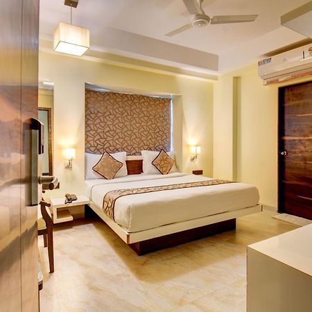Hotel Deepali Executive Аурангабад Екстериор снимка