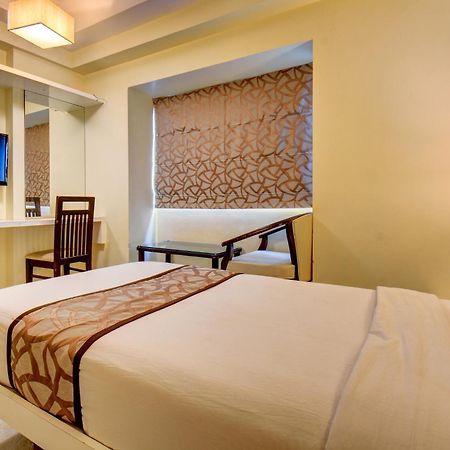 Hotel Deepali Executive Аурангабад Екстериор снимка