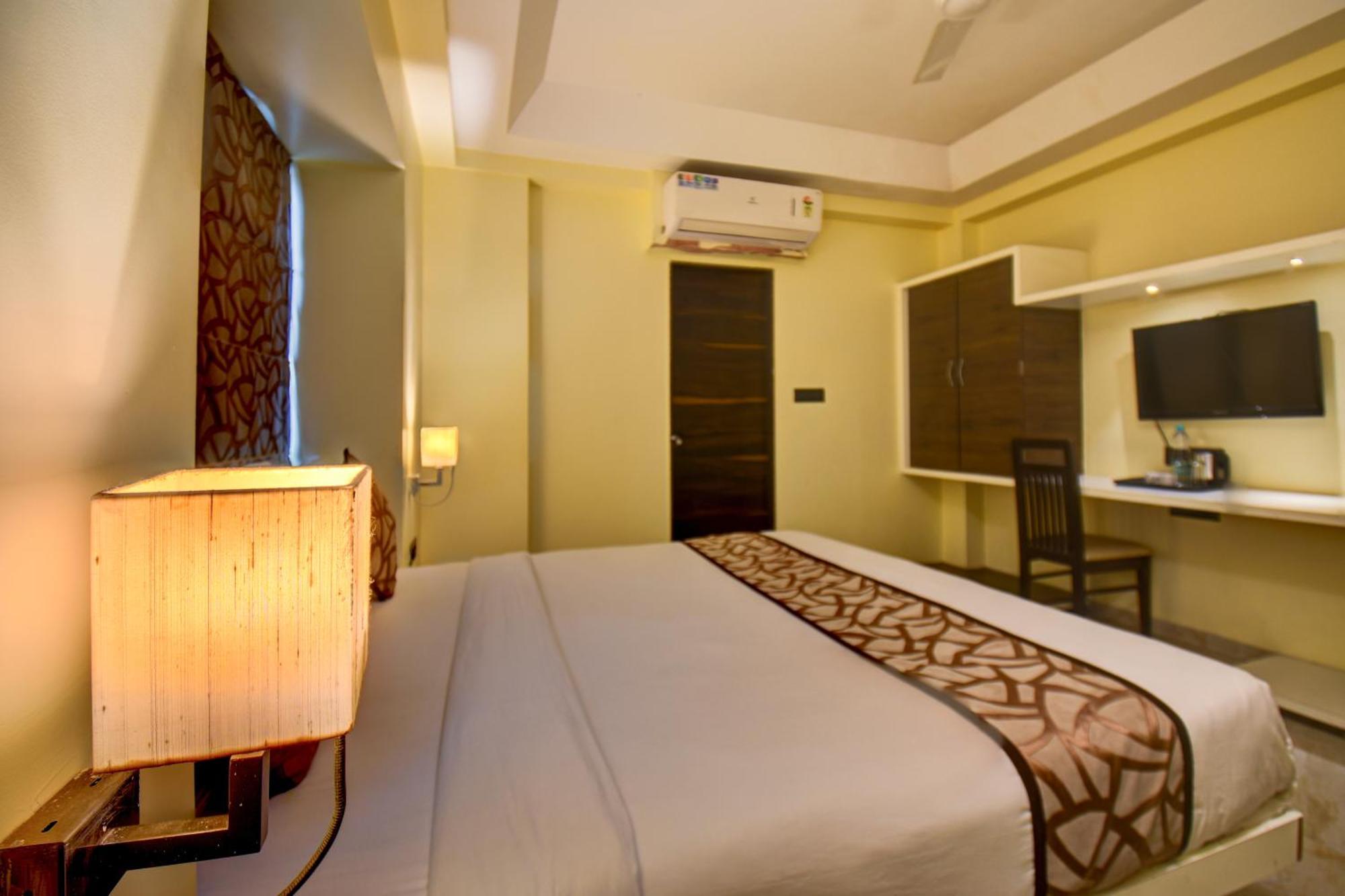 Hotel Deepali Executive Аурангабад Екстериор снимка