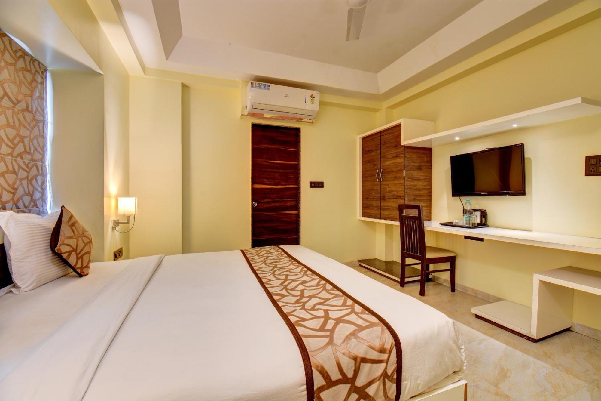Hotel Deepali Executive Аурангабад Екстериор снимка