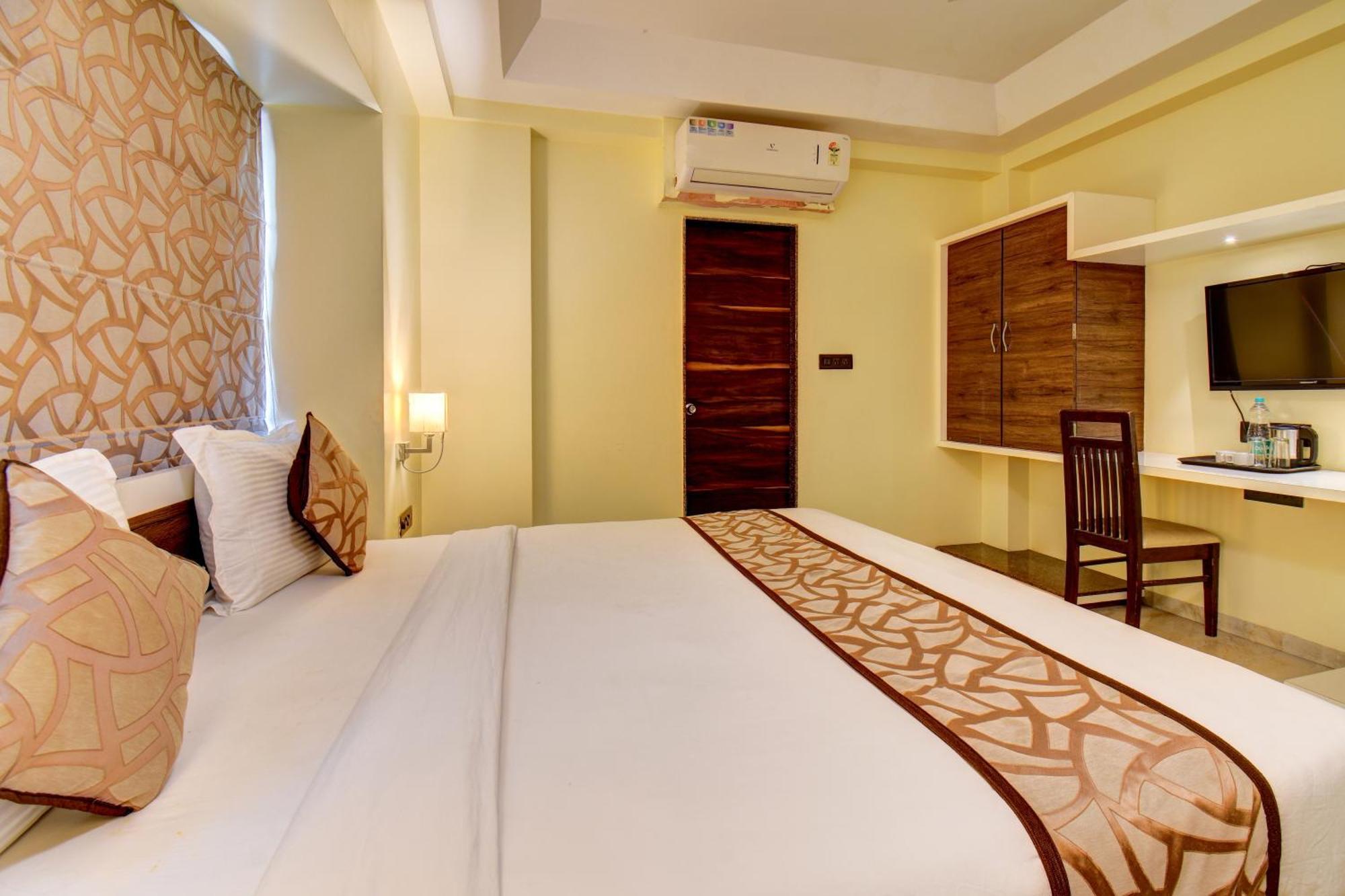 Hotel Deepali Executive Аурангабад Екстериор снимка