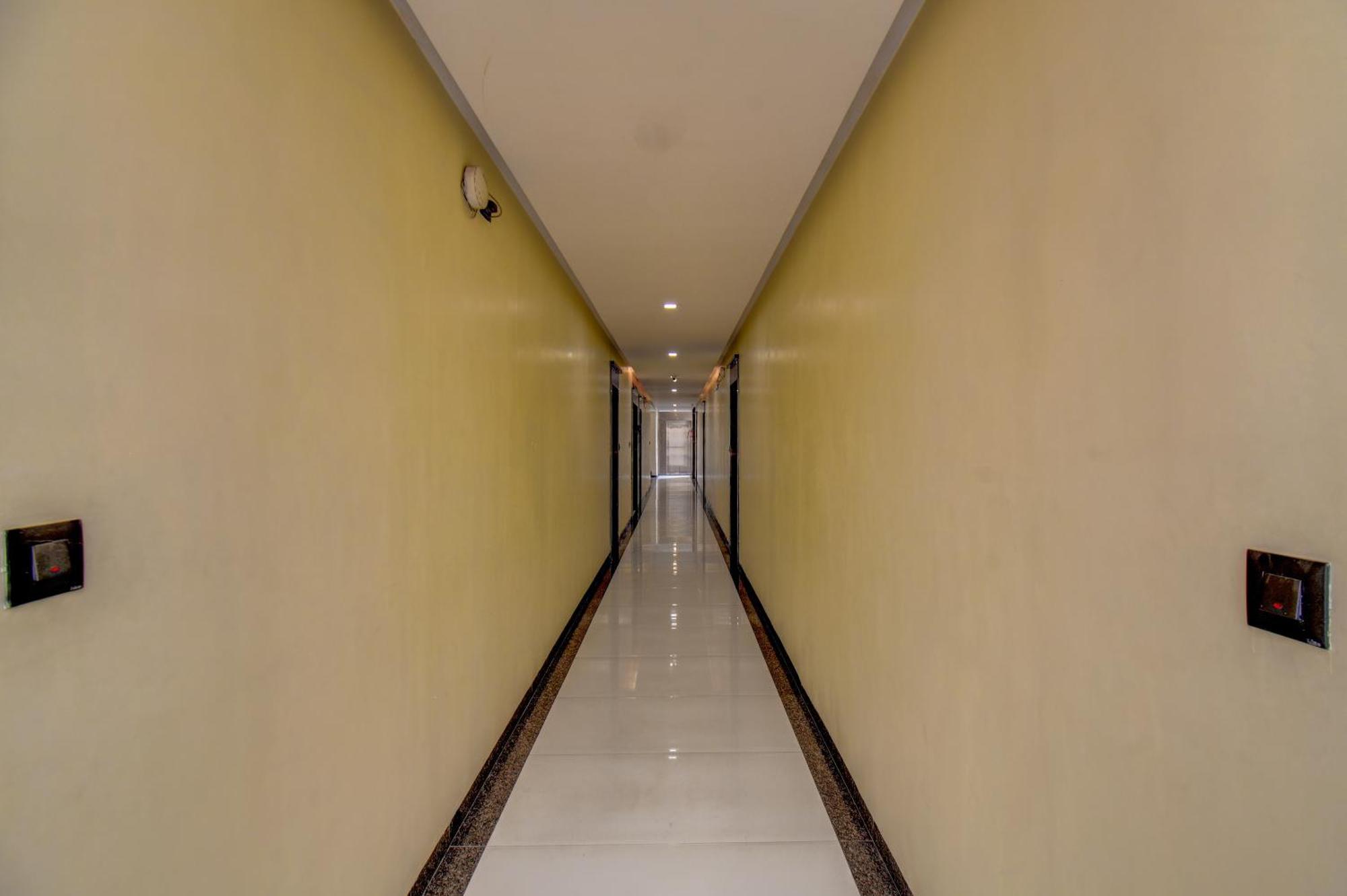 Hotel Deepali Executive Аурангабад Екстериор снимка