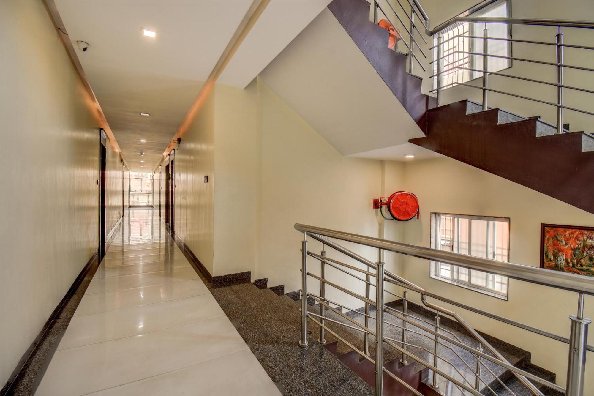 Hotel Deepali Executive Аурангабад Екстериор снимка