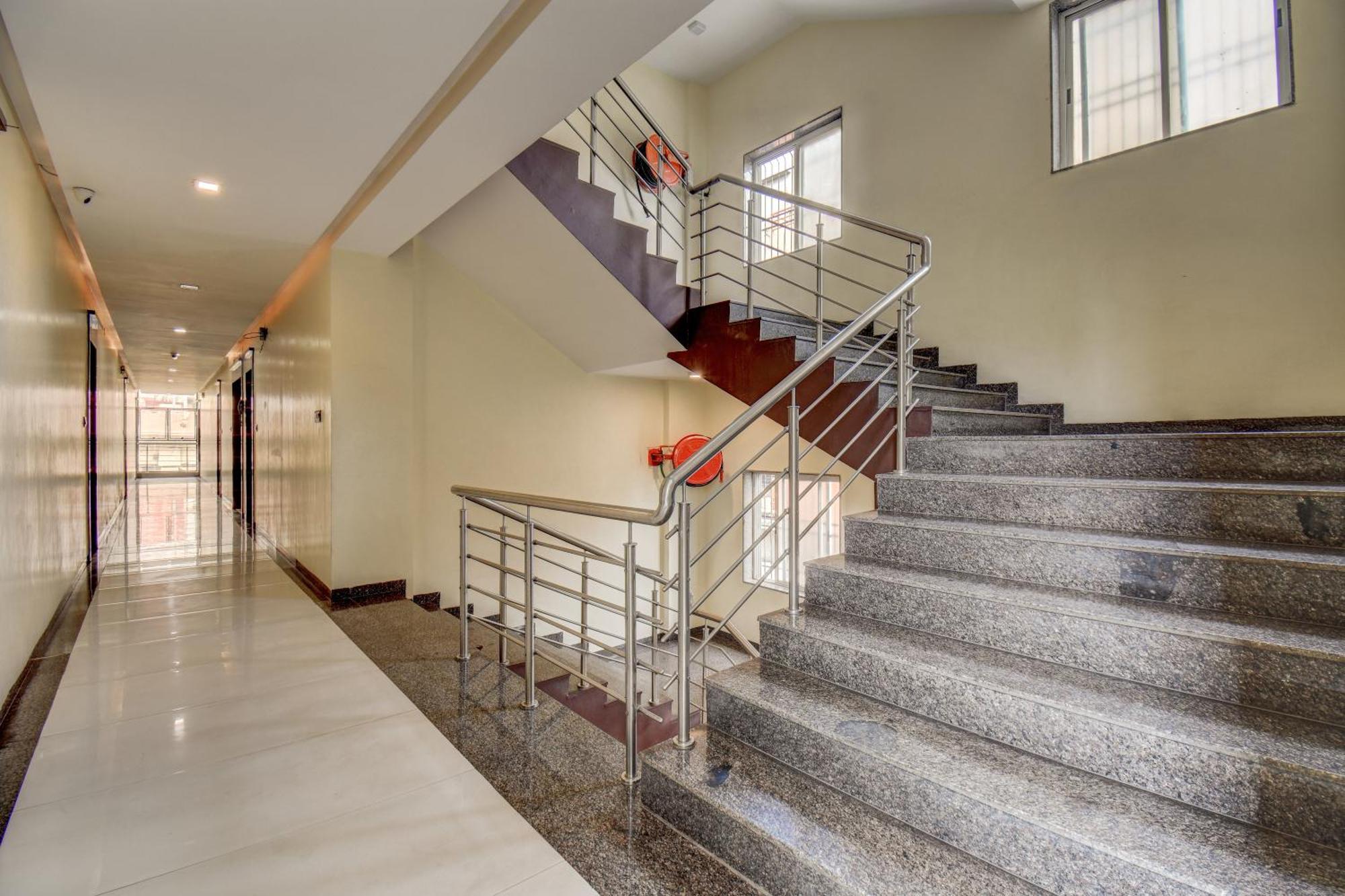 Hotel Deepali Executive Аурангабад Екстериор снимка