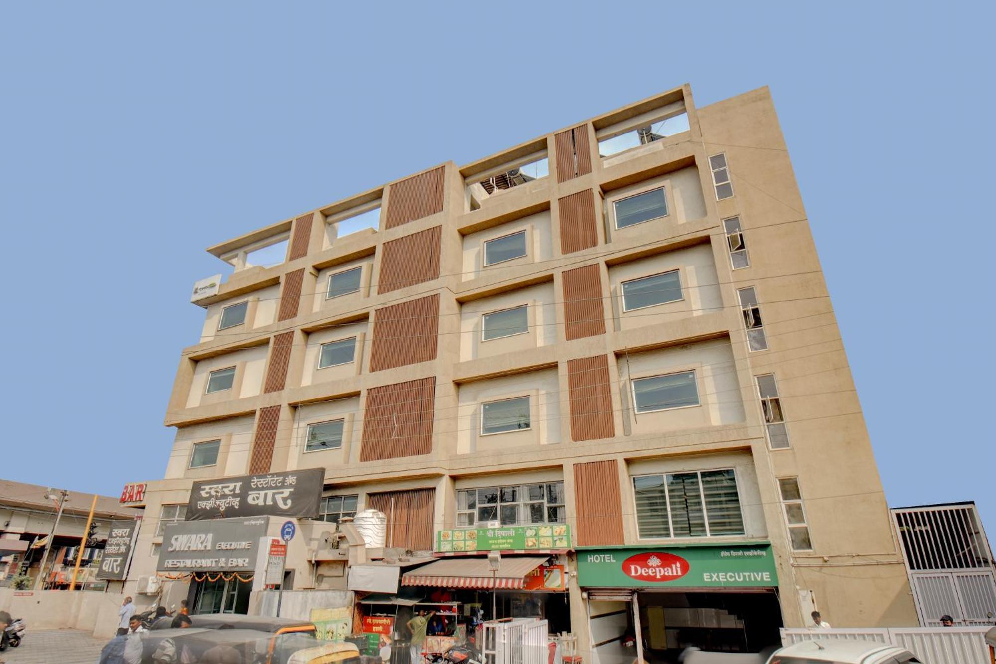 Hotel Deepali Executive Аурангабад Екстериор снимка