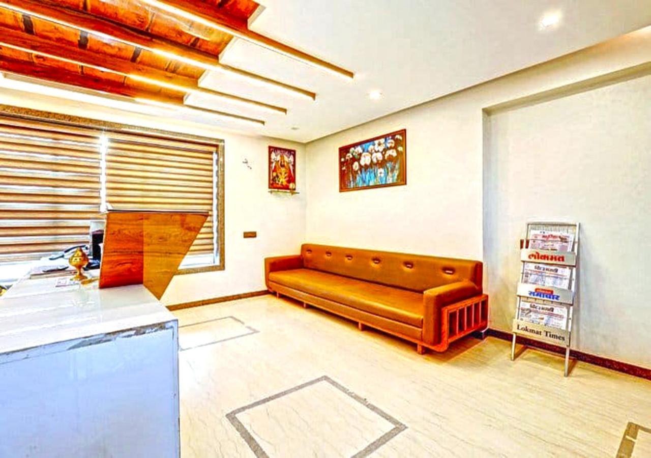 Hotel Deepali Executive Аурангабад Екстериор снимка
